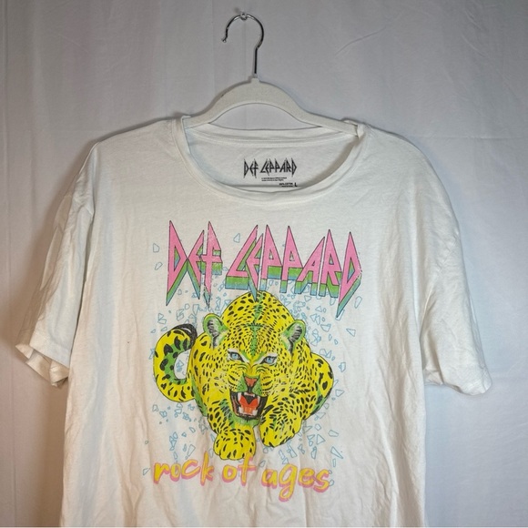 Def Leppard White Graphic Tee Size Large NWOT - Picture 2 of 9
